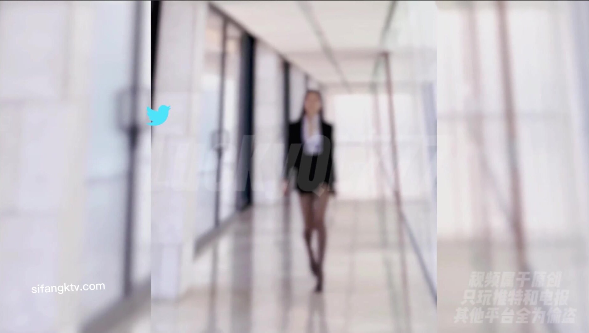 顶级长腿骚货反差婊天花板Lucky真实换妻，只挑身材好颜值高的猛男，大长腿黑丝OL制服秘书